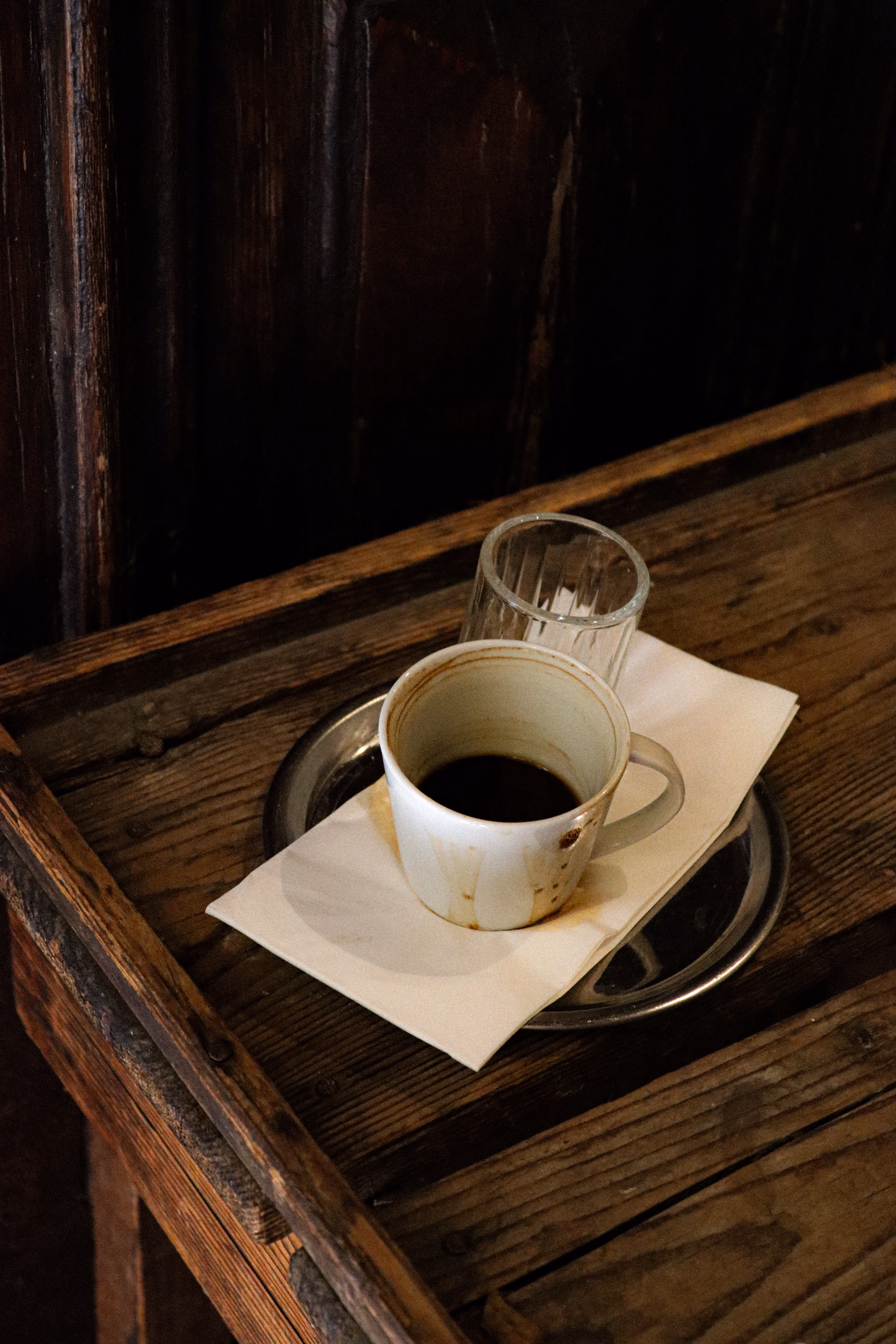 Coffee cup on a wooden table in a cafe